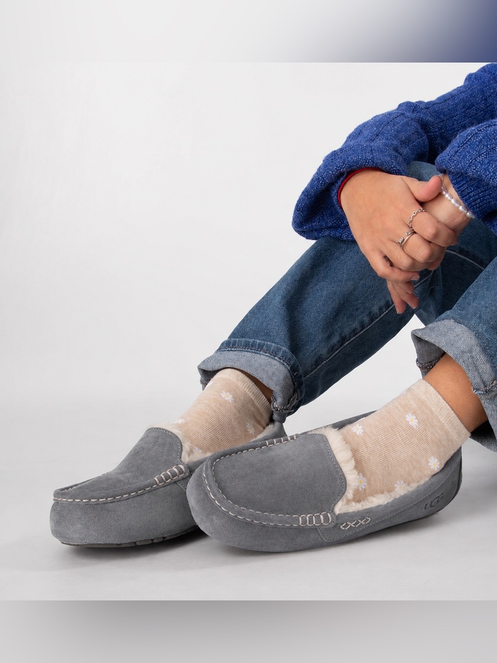 UGG Ansley Slippers Women’s Sz 7 Gray Sheepskin Lined Suede Moccasin House Shoes